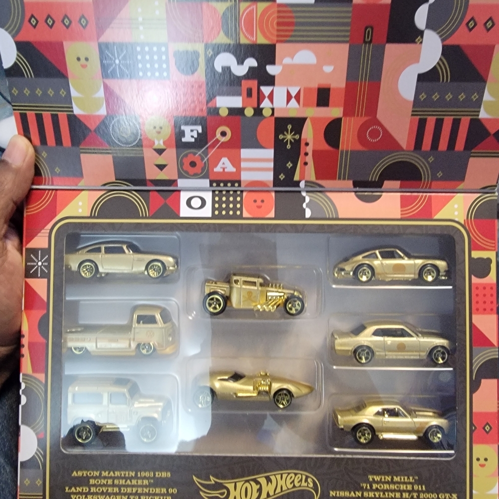FAO Schwarz Hot Wheels Gold Car Set